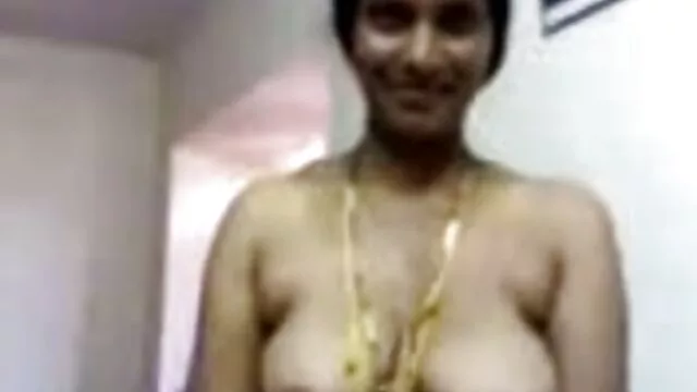Lesbiche eroticamente accarezzano ogni video porno giovani e vecchi altri fighe