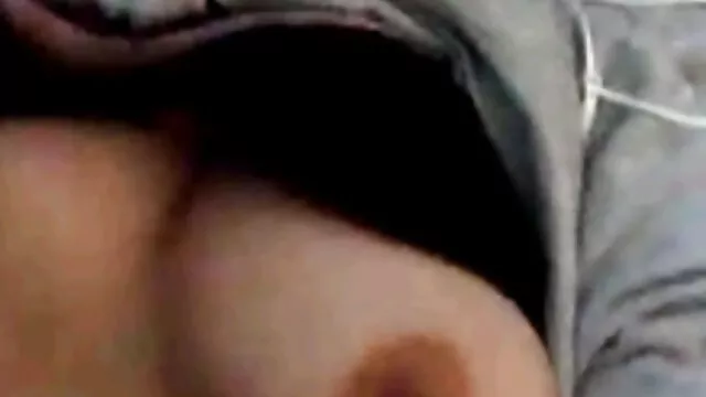 Kira video hard con anziani Fox gode di spogliarsi nudo sul divano