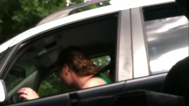 L'uomo video porno ragazze e vecchi scopa la commessa nel bagno del negozio