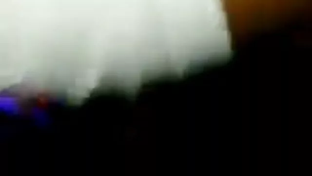 Carmen Karma sbava nel bicchiere, soffocando il video porno di vecchi pazzo di Mike