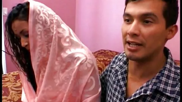Maturo pulcino con grande culo cavalca il cazzo e poi lo succhia video porno di giovani con vecchi