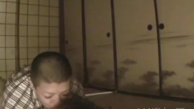 Molti film porno giovani e vecchi bombi killer si masturbano