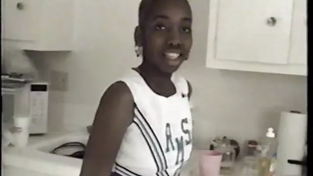 Padrona ha accettato di scopare nel culo con un video porno vecchio con ragazza uomo sposato