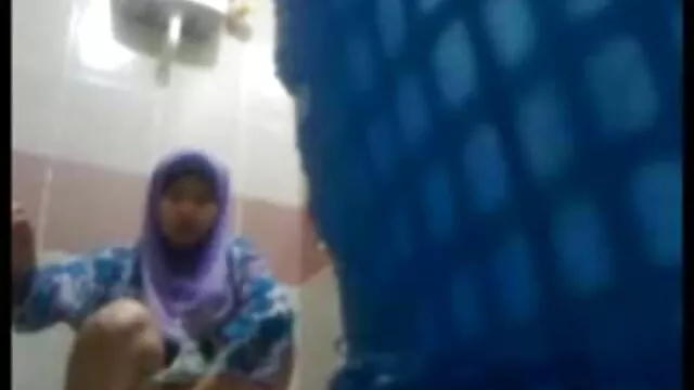 Mamma treni adolescente sulla ringhiera di spessore video vecchi con ragazze anziani manstick