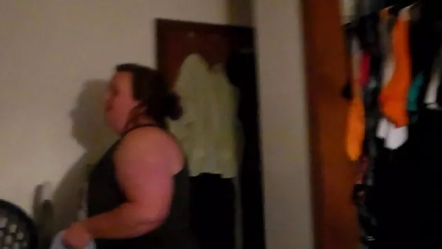 Lora Croft si diverte con video porno di vecchi con ragazze un cazzo artificiale sensuale