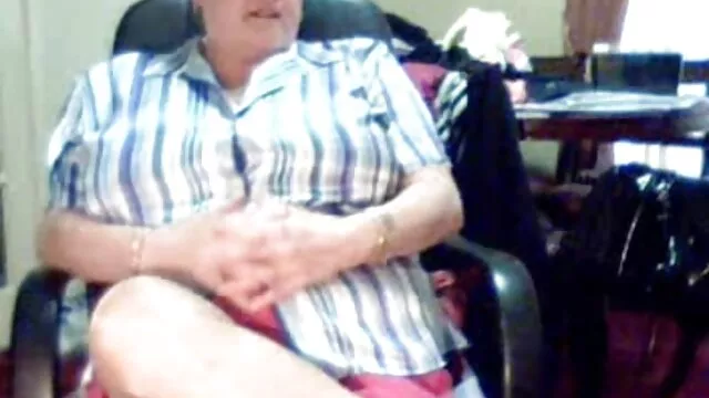 Lena Paul fa un grande pompino con video gratis sesso tra anziani tette scopata
