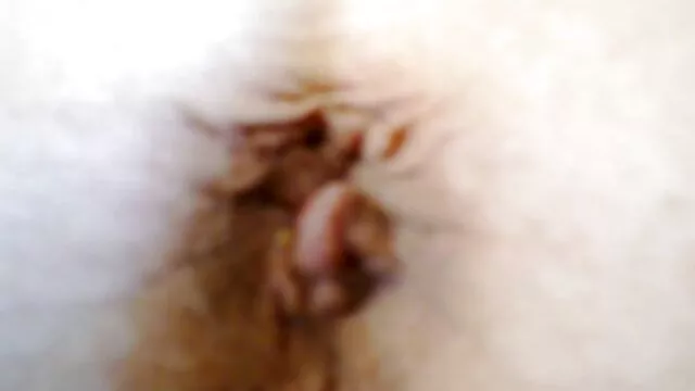 per molto tempo, nessun nonno violento video porno vecchi con giovani ragazze preme il suo vecchio cazzo su una giovane figa ruvida