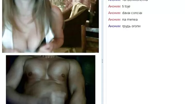 Jessie Volt è martellato vecchi film porno gratis dal suo piccolo culo da un enorme tubo di Danny Dee