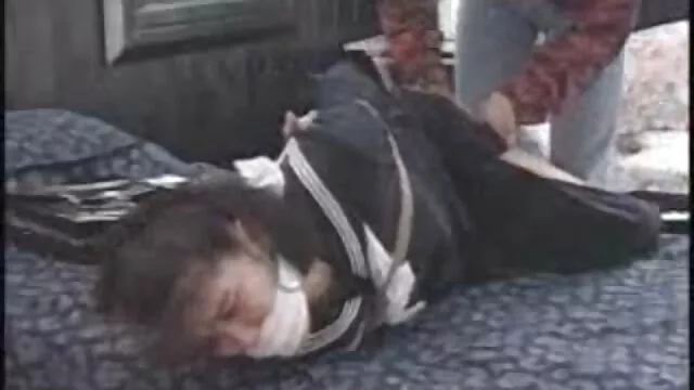 Lussuriosi film porno gratis con vecchi padre cerca di sedurre la figlia in camera da letto