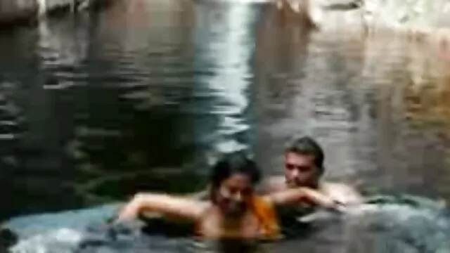 Latina slut si masturba figa video sesso tra vecchi dildo davanti alla webcam