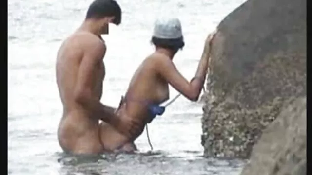 Milf ha dato il video sesso con vecchi figlio di un amico in figa rasata dopo Cunnilingus in cucina
