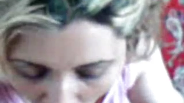 MILF matura con forme spesse succhia lentamente video porno anziani e giovani il cazzo