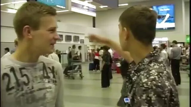 Lesbea splendida bionda video vecchi e giovani ottiene un massaggio oleoso