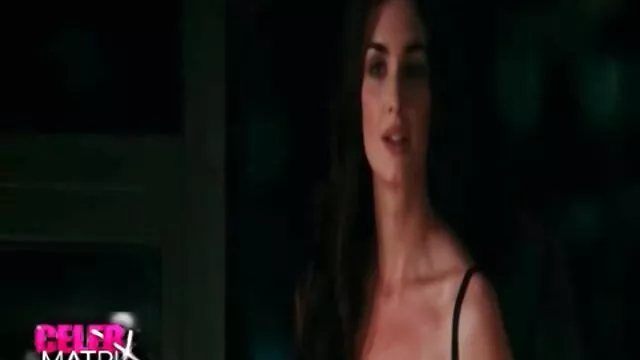 MILFs lubrificato tette di silicone oliato video porno di giovani con vecchi baciare ventosa in piscina