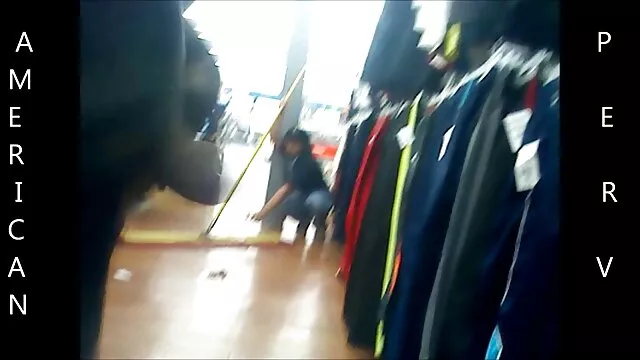 Latina casalinga cavalca un giovani troie con vecchi cazzo straniero
