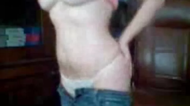 La ragazza muscolosa ha una bionda riccia in anale e video porno amatoriali anziani strapon