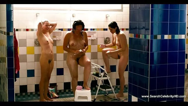 Fuse video completo di trans giocherellona che si masturba nella vasca film porno vecchi e giovani da bagno