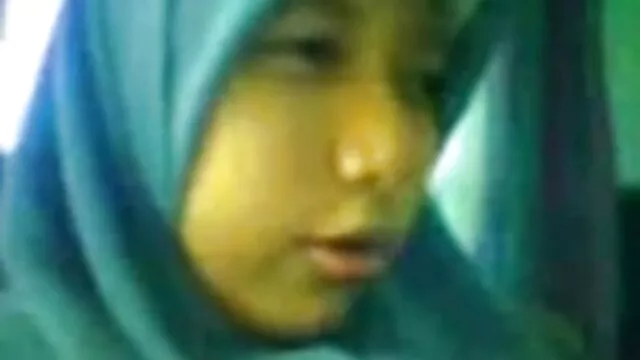 ladyboy cutie solo allungando il suo video porno giovani e vecchi stretto culo