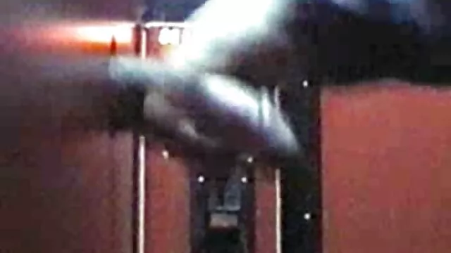 Lelu Love scopa video vecchi e giovani per prendere in giro, ascolta, capiente