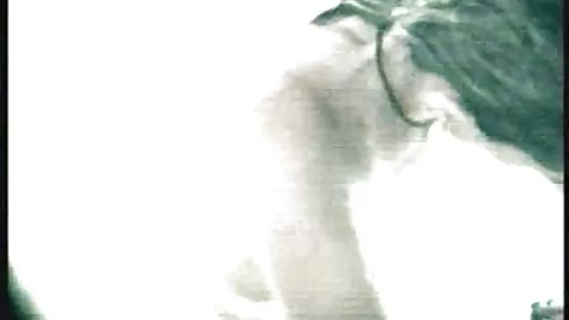 Massaggiatore scopa figa stretta del cliente dopo la gola sul divano film porno gratis con anziani