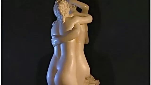 A pelo lungo Trans scopa se stessa con un vibratore nel culo e pornovecchio cums Anale